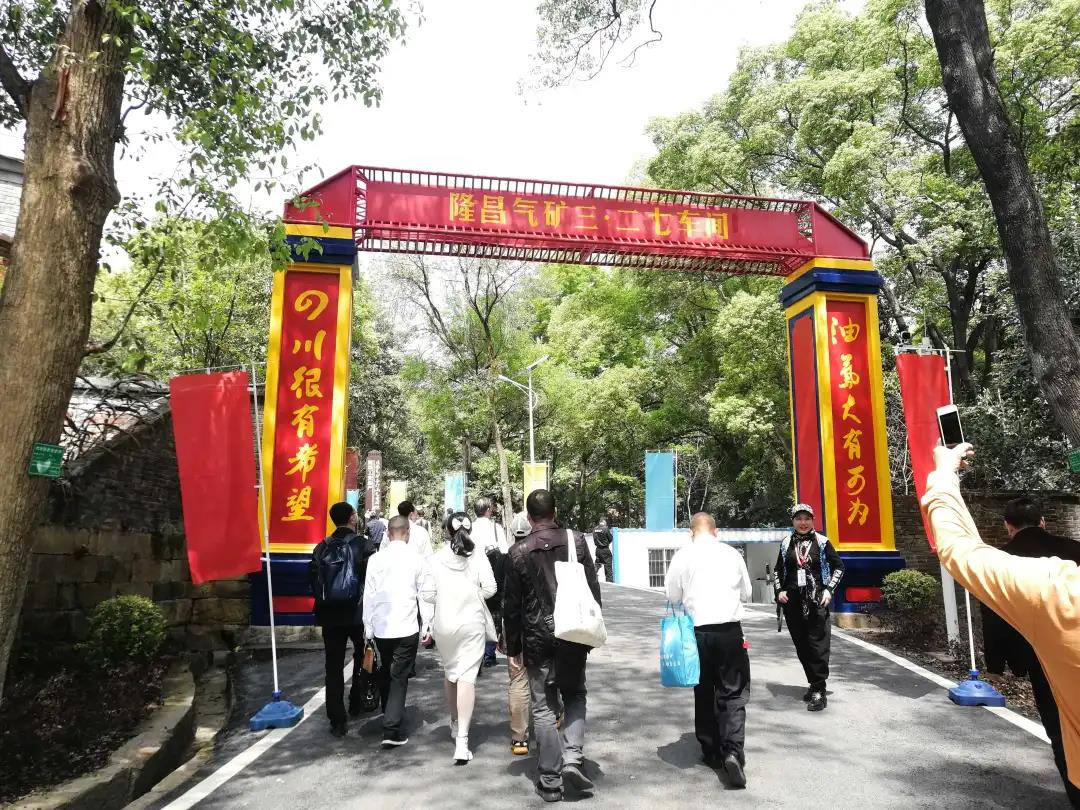 学百年党史 聚奋进力量——四川省经济文化协会组织书法家参加庆祝建党100周年百人百米长卷书法献礼