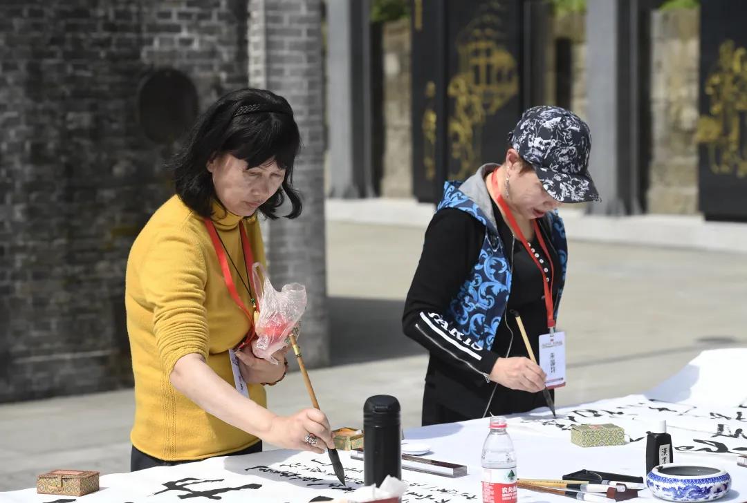 学百年党史 聚奋进力量——四川省经济文化协会组织书法家参加庆祝建党100周年百人百米长卷书法献礼